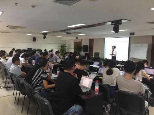 【培训学习】工作做得好，还要亮出来 ——集团开展《工作汇报PPT操作实务》培训